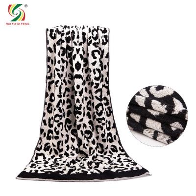 China Leopard Print Soft Comfortable Bath Towel Set 100% Cotton Luxury Hotel Bath Towels Supplier for sale