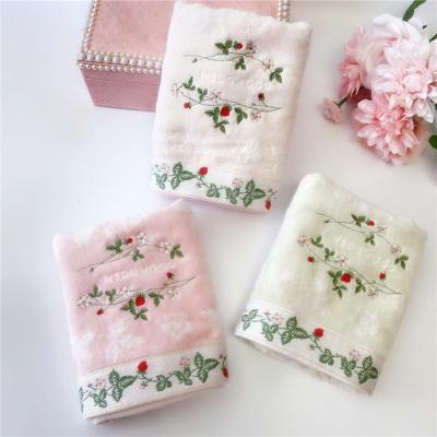 China Compressed Customized Cool Style Jacquard And Embroidery Flowers Cotton Bath Towel for sale