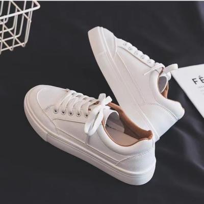 China Wholesale Soft Leather High Quality Fashionable White Soled Panel Shoes Women Outdoor Fashion Trend Student Leisure Running Shoes Flat Soled Panel Shoes for sale