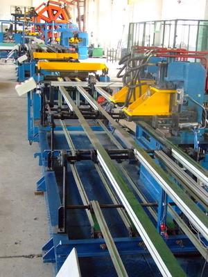 China _ U-bending Freezer / Refrigerator Assembly Line Automatic Roll Forming Lines zu verkaufen