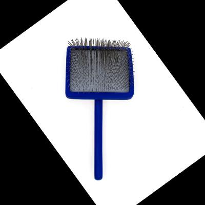 China Sustainable Groomers Undercoat Grooming Brush Wooden Handle Slicker Brush With Curved Back Designed Dog Brush for sale