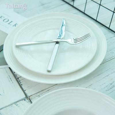 China Sustainable Western Dinnerware Set Luxury White Round Ceramic Dinner Set for sale