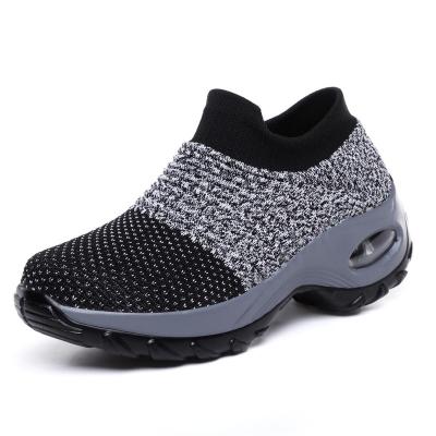 China Quick-drying manufacturers sell 2019 wholesale women's shoes leisure new cheap knitting women's shoes dancing shoes for sale