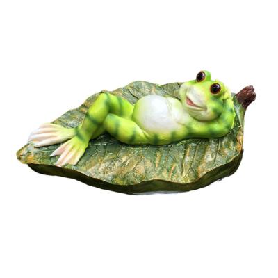 China Cartoon Outdoor Rural Animal Rockery Landscape Water Aquarium Decoration Europe Garden Frog Floating Resin for sale