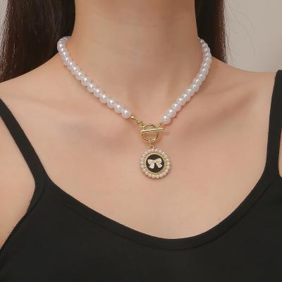 China FASHIONABLE 6mm - 8mm White Faux Pearl Necklace Cream Faux Pearl Simulated Pearl Necklace For Women And Girls for sale