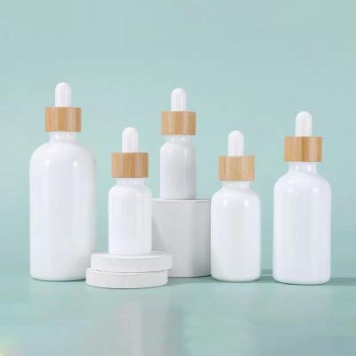 China Good quality cosmetic white 30ml dropper glass bottle essential oil bottle with bamboo lid for sale