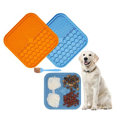 China Amazon Viable 21*21cm Dog Lick Mats Dogs Pets Licking Mat Pad Bath Wash Distracting Silicone Treat Dog Lick Pad for sale