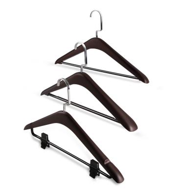 China Modern Wholesale Wooden Solid Wood Coat Hanger Hotel Room Function Coat Hanger Wall Coat Hanger for sale