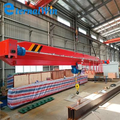 Κίνα Customized Lift Height Overhead Crane Machine with 380V Power Source and Pendent Control/Remote Control προς πώληση