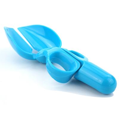 China Multicolor Portable Plastic Useful Pet Scoop Shovel Stabilized Lightweight Pet Feeds Viable for sale