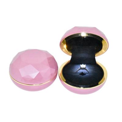 China Wholesale Modern Beautiful Custom Made Luxury Rose Gold Round Jewelry Boxes With Light Led Wedding Ring Box for sale