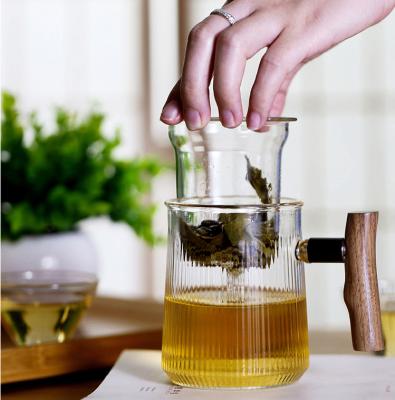 China Viable Japanese Style Heat Resistant Glass Tea Cup Water Separating Desktop Filter Tea Cup With Wooden Lid for sale