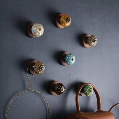 China Ceramic Decorative Hooks 15kg Country Vintage Country Old Wall Decorative Hooks European Style Walnut Coat Rack for sale