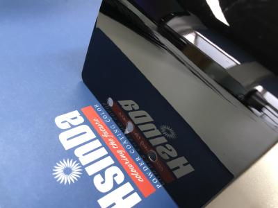 China Glanzende 100% spiegel zwart effect polyester poedercoating voor auto-onderdelen Te koop