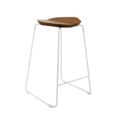 China Best Quality Classic Bar Stools Modern High Bar Chair Metal Iron Low Seat Bar Stool Wood Chair With Wood Seat zu verkaufen