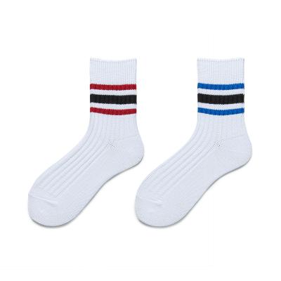 China Sports Custom Knocks Logo Socks Good Quality More People Choose Three Bars Men Sports Sports Ankle Running Socks for sale