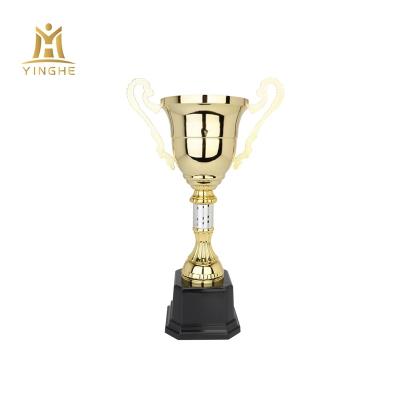 China New 2019 Europe popular good quality metal sport cup custom made trophy for champions for sale