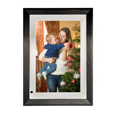 China Wifi new arrival 10.1 inch IPS wood screen wifi photo frameo smart view with body sensor window for sale