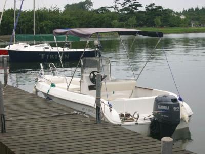 China Fiberglass Simple Pleasure Yacht Comfortable / Durable 5.5m With Sunbath Bed for sale