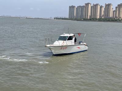 China 2023 new 25ft FRP Half top fishing boat with cabin in cheap price Te koop