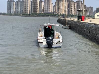 중국 2023 7.6m long fiberglass fishing yacht with cabin on sea for water fun 판매용