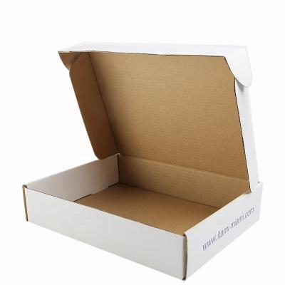 China Disposable White Corrugated Announcement Box Tuck Top Apparel Gift Packaging Box for sale