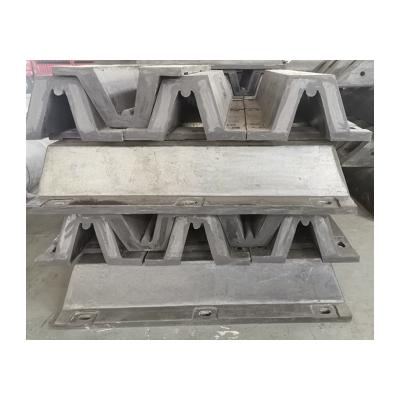 China Dock-/scheepsbescherming met aangepaste grootte Marine Fender Rubber Bridge Type V Type DGH Te koop