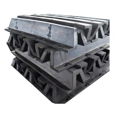 China CCS/BV/SGS/ABS Certified Black Marine Fender Rubber Bridge Type V Super Arch para Dock à venda