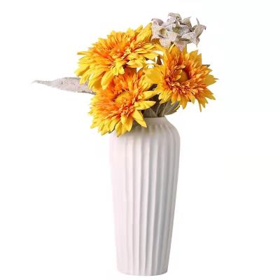 China Wear-resistant Nordic modern white ceramic vase flower arrangement creative decorations for sale