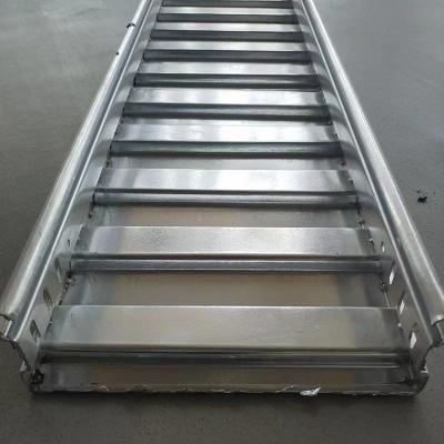 Chine 0.8-2.0 mm plateau de câble ondulé acier / aluminium pour système de gestion de câble à vendre