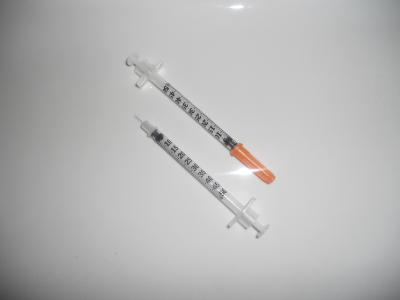 China 29 Messgerät 1cc Wegwerfeinspritzungs-Insulin-Spritzen-Insulin mit 8mm Nadel-Länge zu verkaufen