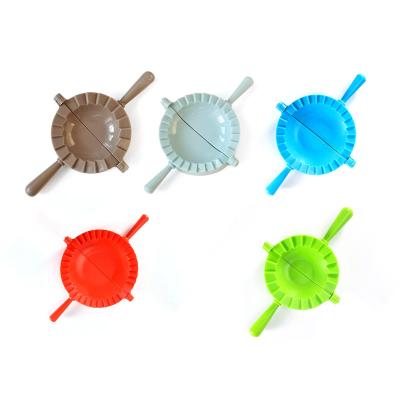 China Sustainable Kitchen 2 Pieces DIY Plastic Hand Pastry Tools Dough Press Pie Dumplings Maker Molds Set for sale