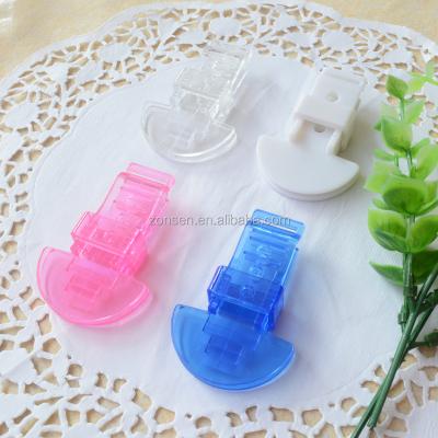 China Plastic Clear Pacifier Holder PC Pacifier Clip, High Quality Eco-friendly Soother Plastic Dummy Clear Clip Clip for sale