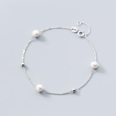 China TRENDY 925 Sterling Silver Round Shell Pearl Statement Hand Charm Bracelets Fashion Jewelry For Women Ladies for sale