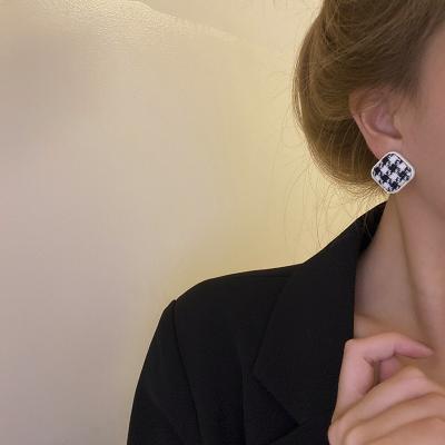 China Wholesale Hard Beautiful Houndstooth High Quality Style For Women Stud Earrings for sale