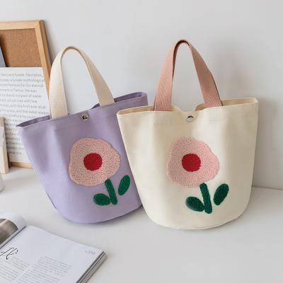 China Hot Selling High Quality Large Capacity Student Lunch Box Bag Tote Bags Cute Flower Embroidered Canvas Bucket Handbags For Women for sale