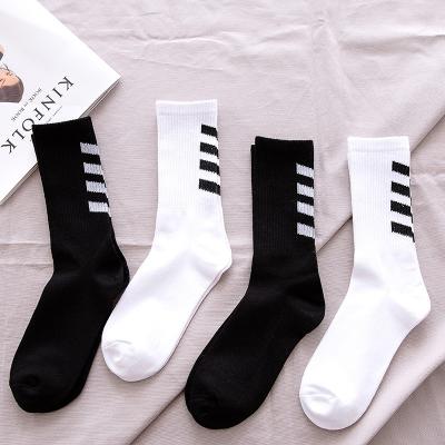 China Custom Skateboard QUICK DRY QUICK DRY Soxs Autumn Winter Breathable Cotton Street Hip Hop Couples Kicks Crossed Letter Black White Sport Kicks Unisex for sale