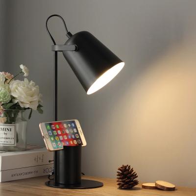 China Modern Creative Nordic Art Table Lamp LED Fashion Iron Reading Dimming Desk Lamp With Plug for sale