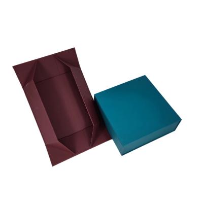 China Recyclable Custom Luxury Paper Gift Cardboards Folding Packaging Box With Magnet Wholesale for sale