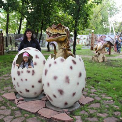 China Museum Amusement Park Dinosaur Eggs Fiberglass Cute Dinosaur Baby for sale