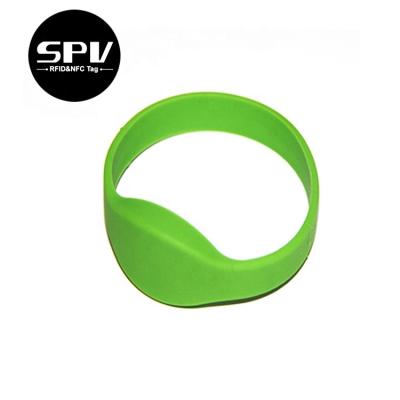 China Adjusatble Waterproof ID Wristbands NFC Ntag 213 Programmable Swimming Wristband for sale