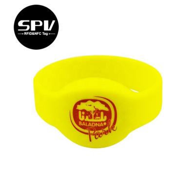 China Waterproof / Waterproof Programmable Mifare UID 1K RFID Wristband For Water Park for sale