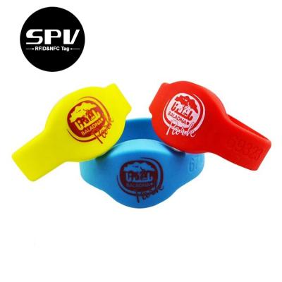 China Resistant RFID Wristband For Water Park Mifare 1K UID Encrypted Programmable for sale