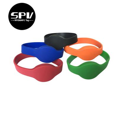 China Unique Programmable Identification RFID Wristband Silicon NFC Band for sale