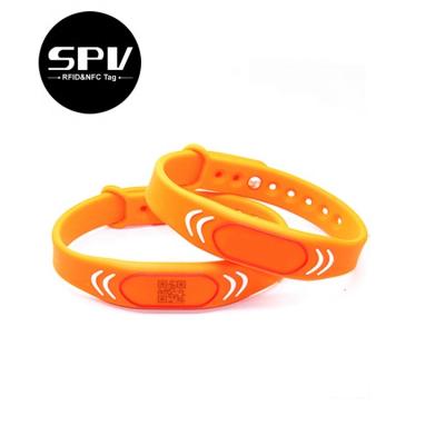 China Waterproof / Waterproof RFID Silicone Wristband Washable Wristband for sale