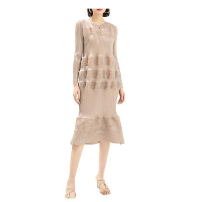 China Anti-wrinkle 2024 Women's Elegant round Neck Pullover Dress New Loose Mid-Length Skirt Folded Spliced Design Small Size Spring Autumn Seasons for sale