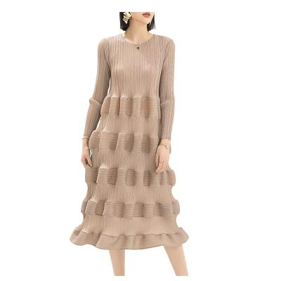 China Anti-wrinkle 2024 Spring Fashion Wrinkled Crepe Dress High Waist Combination Cake Skirt Solid Color Breathable Sustainable Design Loose Size for sale