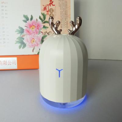 China 220ml Car Fog Machine Perfume Vaporizer USB Air Humidifier Aromatic Essential Oil Diffuser for sale