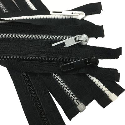 China Sustainable High Quality 5# Made in China Custom Resin Open End Auto Lock Plastic Zipper Clothes Luggage Resin Zipper for sale