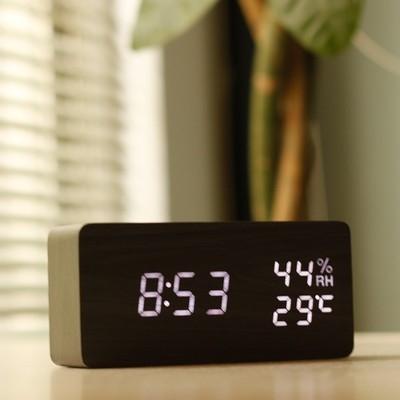 China Calendars Voice Control Temperature Display Led Digital Desk Clock USB Power / Battery Electronic Decorative Desk Clock for sale